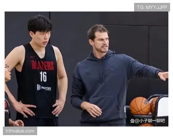 杨瀚森训练完直接去夜市啃烤串,这自律人设是不是有点崩? 杨瀚森训练完直接去夜市啃烤串,这自律人设是不是有点崩?